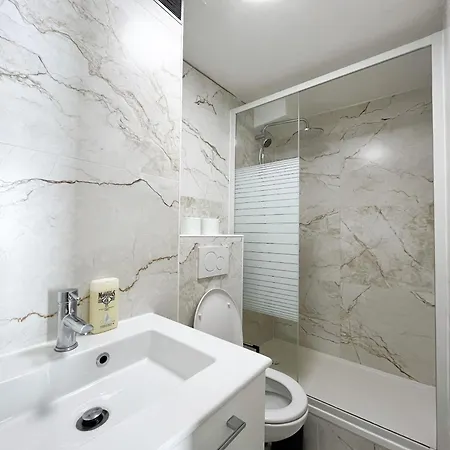 Appartamento 13 - Faubourg Parigi